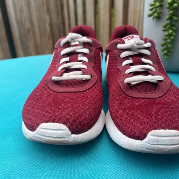 Nike Women’s Tanjun Running Sneakers size 7.5 - Picture 4 of 9
